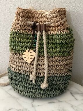 Gorgeous drawstring back pack,artisan style,raffia material,wood leaf charm NWOT